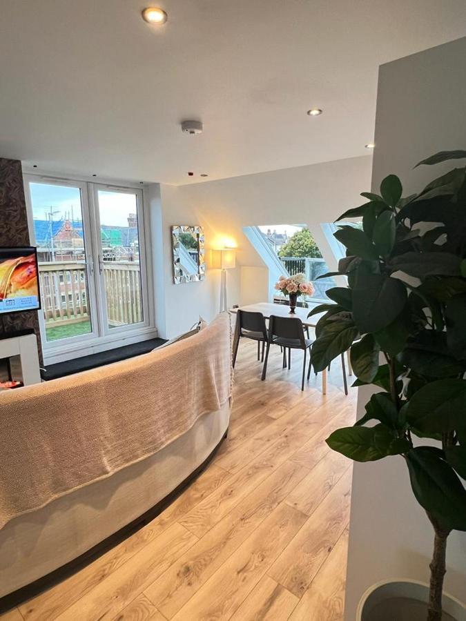 Stunning Luminous Penthouse/ 2Beds 2Baths Apartman Bournemouth Kültér fotó